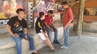 Polsek Lubuk Baja Cokok Bandar Judi Sie Jie saat Transaksi