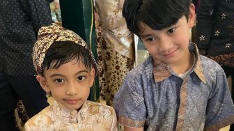 Jan Ethes Foto Bareng Rafathar, Warganet Dilema: Calon Idola Baru Ganteng Dua-duanya!