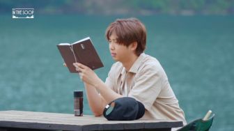 4 Buku Bacaan yang Dibaca Idol Korea Selatan, Kamu Tertarik Membacanya?