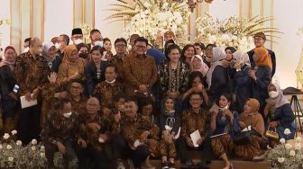 Iriana Jokowi Reuni dengan Bestie di Pernikahan Kaesang, Erina Gudono Malah Kesenangan, Kok Begitu?