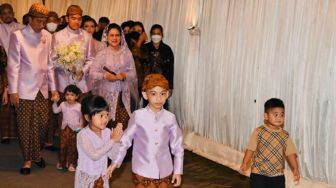 6 Tingkah Menggemaskan Nahyan Nasution di Nikahan Kaesang-Erina, Cuma Pakai Singlet Hingga Dipanggil Bos Medan