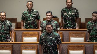 Calon Panglima TNI Laksamana TNI Yudo Margono saat mengikuti Rapat Paripurna Ke-12 Masa Persidangan II Tahun Sidang 2022-2023 di Kompleks Parlemen, Senayan, Jakarta, Selasa (13/12/2022). [ANTARA FOTO/Aprillio Akbar].