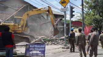 Bangunan di Area Proyek Underpass Bitung Kabupaten Tangerang Dibongkar
