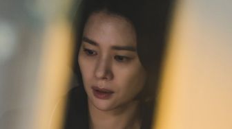 Perankan Seorang Istri Politikus, Intip 5 Pesona Kim Hyun Joo di Drama Trolley