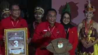 Masih Bisa 'Salam Metal', Bambang Pacul Minta Parpol Lain Ikhlas Berikan Kemenangan Hattrick Buat PDIP