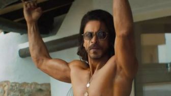 Bakal Hadir dengan Film Baru, Intip 7 Potret Shah Rukh Khan yang Pamer Perut Sixpack