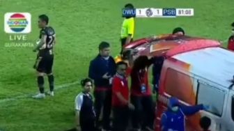 Horor! Detik-detik Zalnando Cedera Patah Kaki di Laga Dewa United vs Persib Bandung