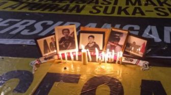 Sempat Gelar Tabur Bunga dan Bakar Lilin Kenang Korban Aksi Tolak KUHP, Massa Aksi di DPR Akhirnya Bubarkan Diri