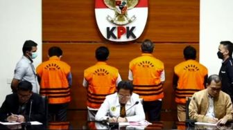 Kasus Suap Sahat Tua, KPK 3 Hari Maraton Geledah Rumah Petinggi DPRD Jatim hingga Pejabat Pemerintah