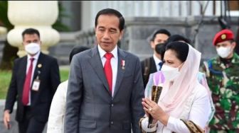 Rambut Jokowi Berantakan saat Pidato, Cara Iriana Beritahu Jadi Sorotan: Perhatian Banget!