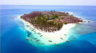 4 Rekomendasi Pantai Nusa Tenggara Barat yang Cocok untuk Liburan Tahun Baru 2023