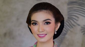 5 Potret Anggun Selvi Ananda Berkebaya, Mantan Putri Solo yang Kecantikannya Sempat Menghipnotis Iriana Jokowi