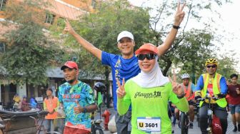 Asyiknya Ganjar Pranowo Temani Istri Lari Amal di UGM Ultra 73k Charity Run 2022