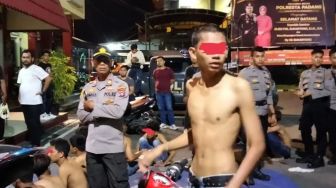 Makin Beringas, Pelaku Tawuran di Padang Serang Polisi Pakai Senjata Tajam