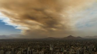 Pemandangan Kota Santiago di Chili yang Diselimuti Kabut Asap