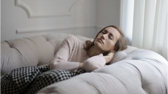 Girls Wajib Tau! Ini 5 Manfaat Tidur Tanpa Memakai Bra