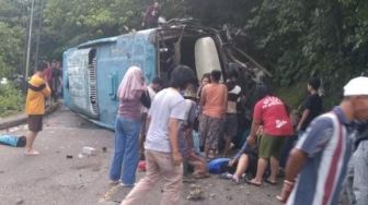 Kronologi Bus Angkut 46 Penumpang dari Pekanbaru Tabrak 4 Kendaraan di Padang Panjang, 33 Orang Luka-luka