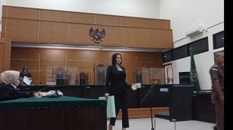 Nikita Mirzani Banting Mikrofon di Pengadilan, Edi Hasibuan Khawatir Hakim Beri Vonis Hukum Lebih Berat