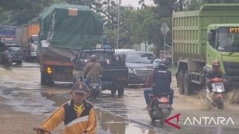 Sungai Kaliombo Meluap, Jalur Pantura Pati Terendam, Lalu Lintas Tersendat