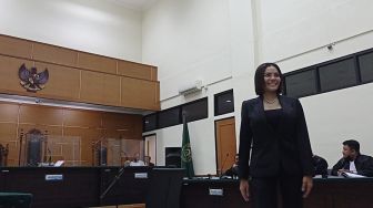 Tampil Serba Hitam di Pengadilan, Nikita Mirzani Ngaku Sedang Berkabung