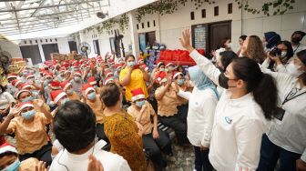 Liza Thohir dan Srikandi BUMN Bersama FHCI Berbagi Keceriaan Natal di Yayasan Gerasa