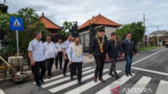 PT HPM Revitalisasi Markah Jalan dan Rambu Lalu Lintas di Kota Denpasar