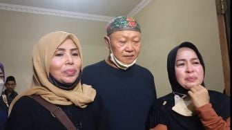 Tangisan Munaroh Pemain Si Doel Anak Sekolahan Pecah saat Ingat Pesan Terakhir Aminah Cendrakasih