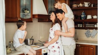 5 Langkah Menjadi Ibu Bahagia yang Mampu Mengurus Rumah Tangga