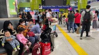 38 Ribu Penumpang Hari Ini Tinggalkan Jakarta dari Stasiun Gambir dan Pasar Senen