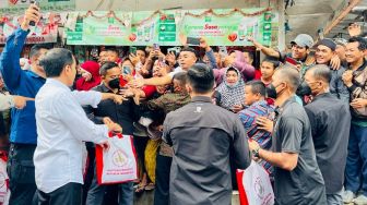 Presiden Joko Widodo atau Jokowi meninjau Pasar Cigombong, Bogor, Jawa Barat, Jumat (23/12/2022).  [Foto: Laily Rachev - Biro Pers Sekretariat Presiden]