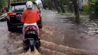 Sejumlah Kawasan di Pontianak Direndam Banjir, Netizen: Tak Ade Solusi Kah Bapak Pemkot?