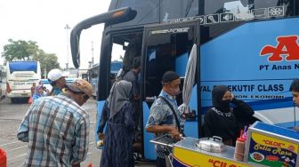 Jelang Libur Nataru, Penumpang Mulai Penuhi Terminal Kalideres Jakarta Barat