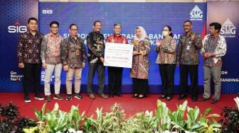 Semen Gresik Salurkan Bantuan FMM 1,75 Miliar untuk 6 Desa di Rembang & Apresiasi Pengelolaan Program TJSL Terbaik