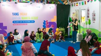 BRI Salurkan Bantuan ke Sekolah Anak Jalanan dalam Memperingati Hari Ibu