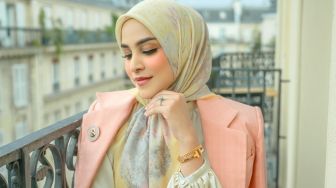 Buttonscarves Sambut Kehadiran Emily in Paris Season 3 Lewat Deretan Koleksi yang Chic