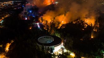 Dua Orang Tewas dan 400 Rumah Hancur Akibat Kebakaran Hutan di Chili