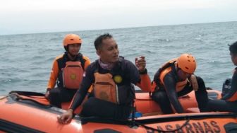 Nelayan Tercebur di Perairan Gili Raja Sumenep, Tim SAR Sementara Hentikan Pencarian Akibat Cuaca Buruk