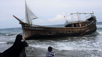 Menumpang Kapal Kayu, Puluhan Imigran Rohingya Kembali Terdampar di Aceh