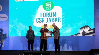Komitmen Lakukan CSR di Jabar, Jababeka Diganjar Penghargaan