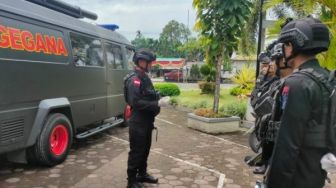 Pastikan Ibadah Malam Natal Aman, Tim Jibom Sterilisasi 7 Gereja di Mimika