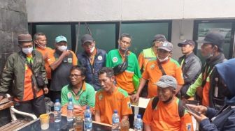 Belum Ada Jawaban Soal Tuntuan Rekrutmen Keluarga PJLP, Eks PJLP Gelar Aksi Lagi di Gedung DPRD DKI