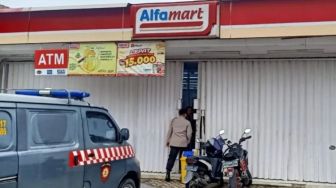 Tembok Minimarket di Bekasi Dijebol Maling, Sejumlah Barang Berharga Raib