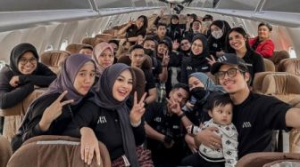 Atta Halilintar dan Aurel Sewa Satu Pesawat, Ajak Karyawan Tim AHHA Liburan Asyik ke Bali