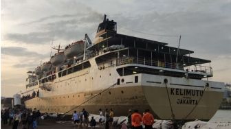 Lima Hari Tertahan di Karimunjawa, Ratusan Wisatawan Akhirnya Berhasil Dievakuasi ke Semarang