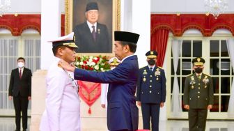 Presiden Joko Widodo atau Jokowi melantik Pangkogabwilhan I Laksamana Madya (Laksdya) Muhammad Ali sebagai Kepala Staf Angkatan Laut (KSAL) di Istana Negara, Rabu (28/12/2022). [Foto: Muchlis Jr - Biro Pers Sekretariat Presiden]Foto: Muchlis Jr - Biro Pers Sekretariat Presiden