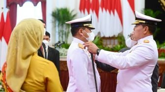 Panglima TNI Laksamana Yudo Margono di pelantikan Laksamana Madya (Laksdya) Muhammad Ali sebagai Kepala Staf Angkatan Laut (KSAL) di Istana Negara, Rabu (28/12/2022). [Foto: Muchlis Jr - Biro Pers Sekretariat Presiden]