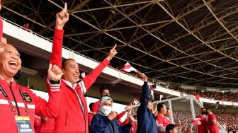 Jokowi Tunggu Erick Thohir Jabarkan Sanksi FIFA untuk Sepak Bola Indonesia