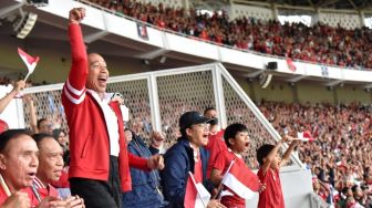 Kumpulan Ekspresi Gregetnya Jokowi Nonton Timnas Indonesia Main Lawan Thailand