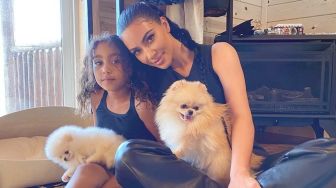 Dikenal Sultan, Kim Kardashian Biarkan Anjing-anjingnya Hidup di Garasi?