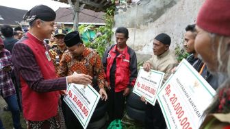 Ganjar Dinilai Sengaja Unggah Renov Rumah Kader Pakai Baznas, Pengamat: Lagi Sogok PDIP dan Megawati